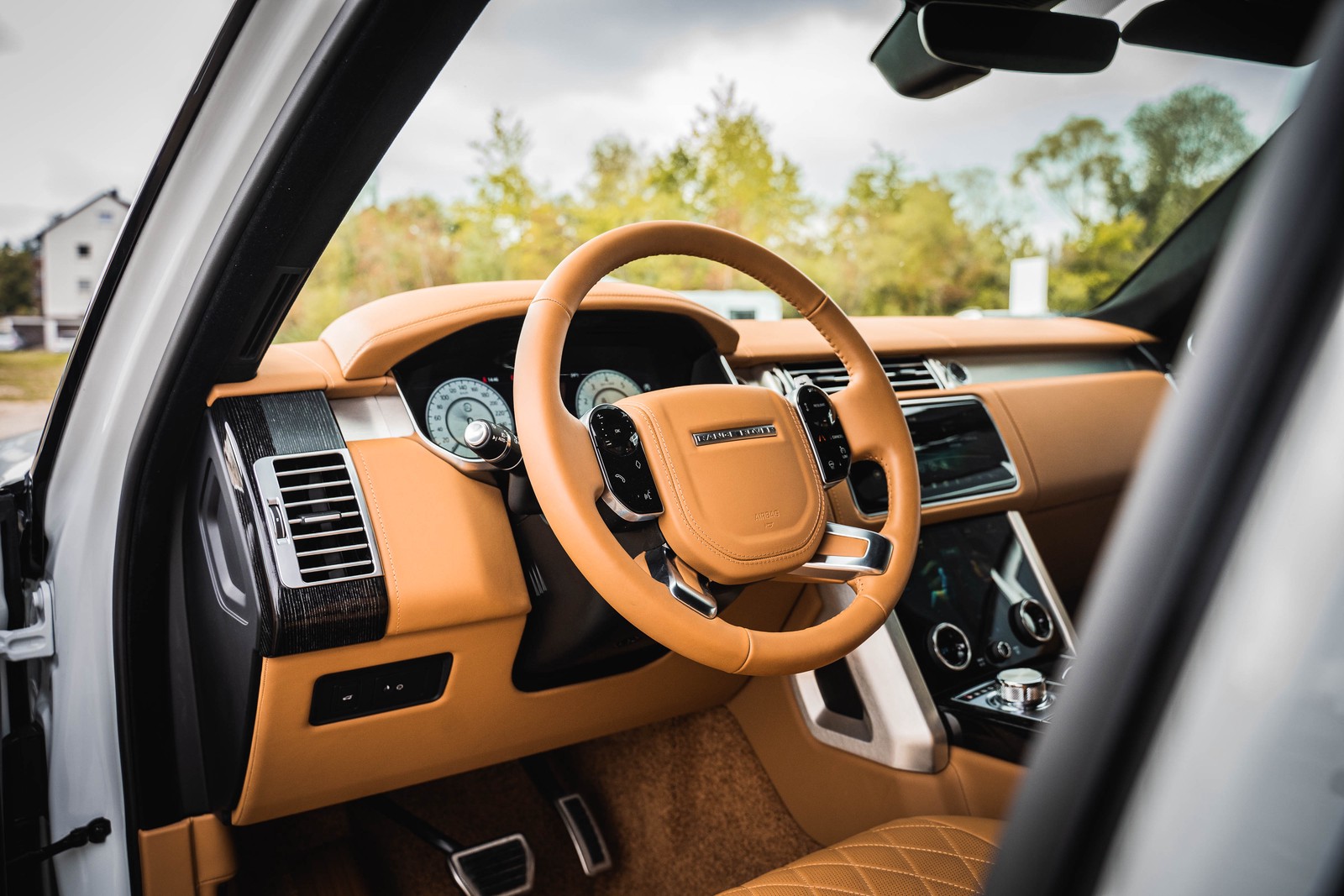 2022 Range Rover SV Autobiography with VIP +600mm, 16/20