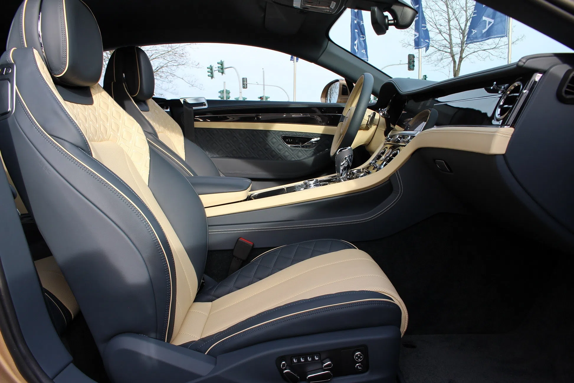 2019 Bentley Continental GT Mulliner 22 interior, seats, Beige