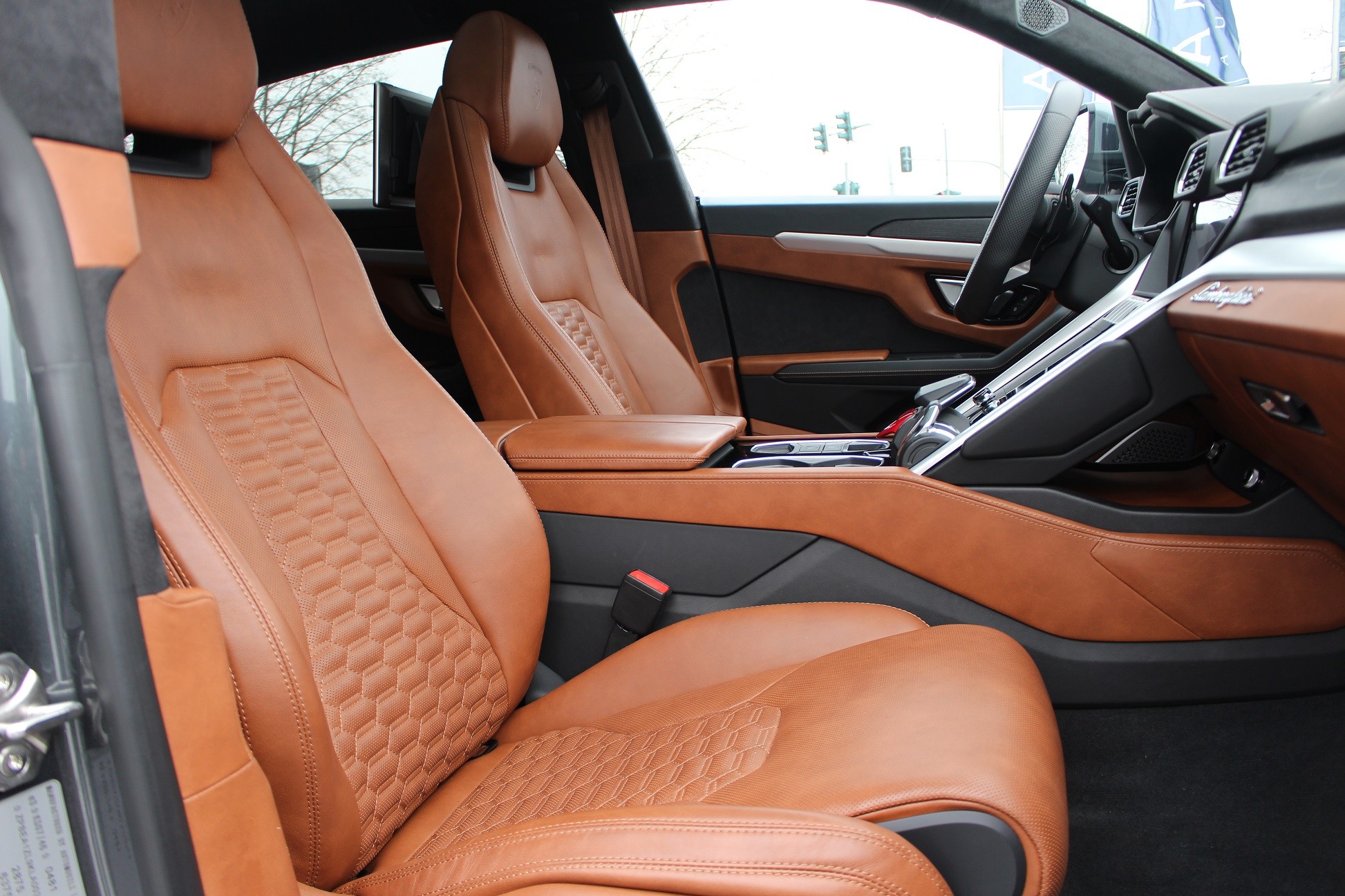 2018 Lamborghini Urus, 2/20