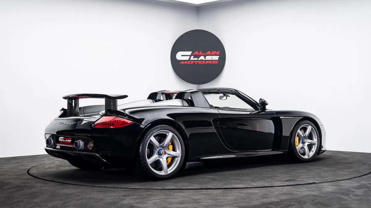 2005 Porsche Carrera GT, side profile
