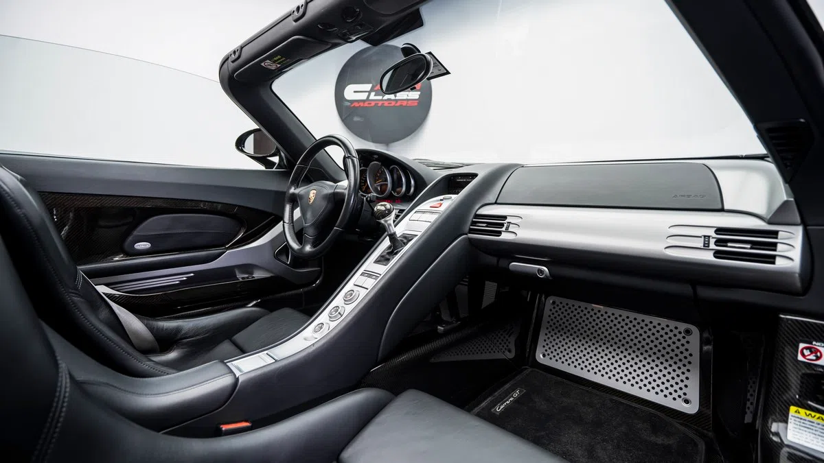 2005 Porsche Carrera GT interior, dashboard