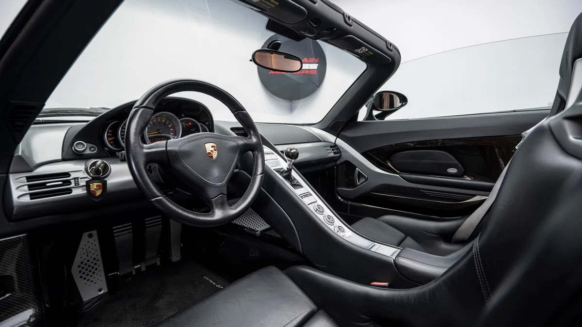 2005 Porsche Carrera GT interior, dashboard