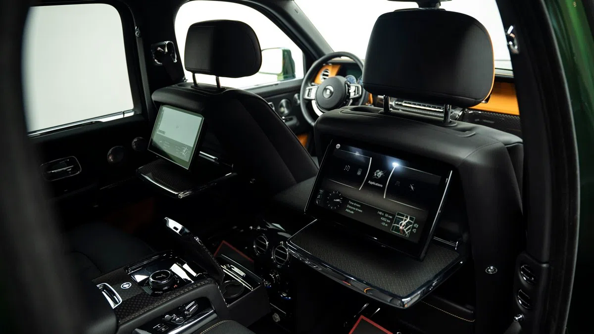 2021 Rolls Royce Cullinan Black Badge interior
