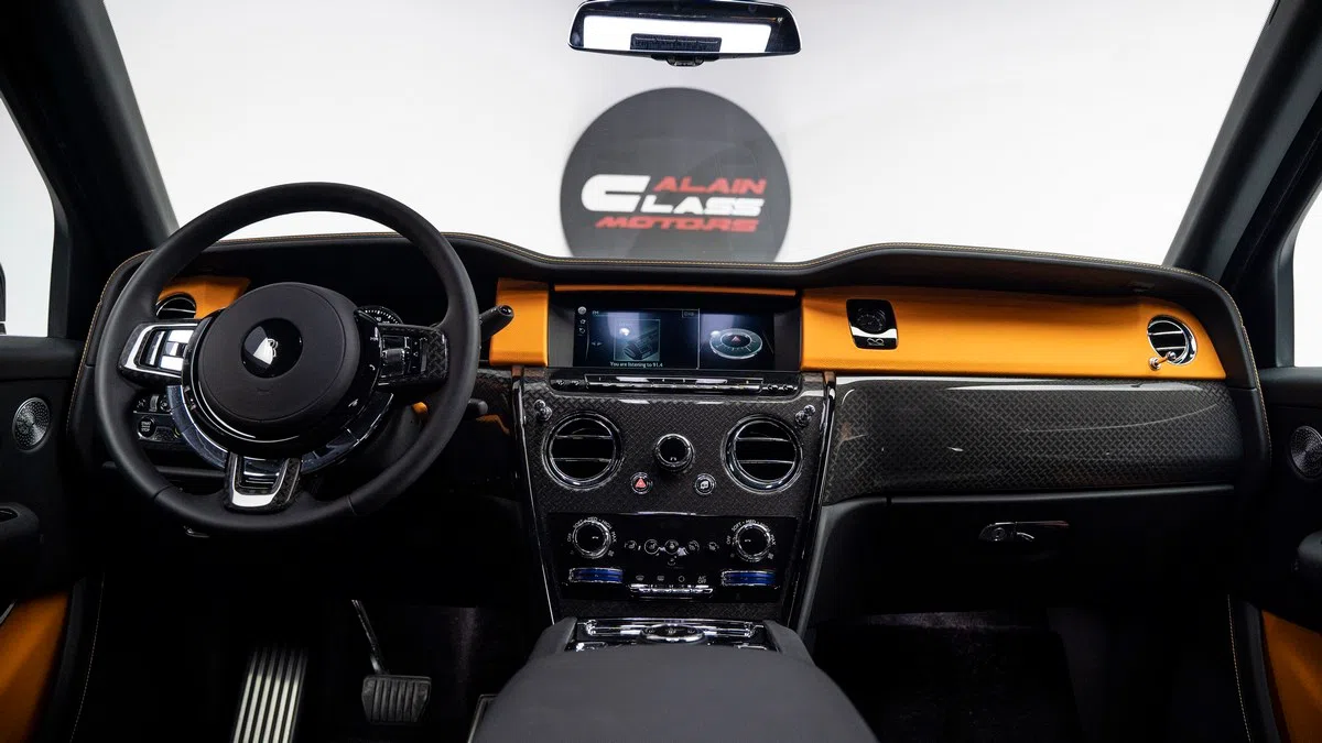2021 Rolls Royce Cullinan Black Badge interior, dashboard