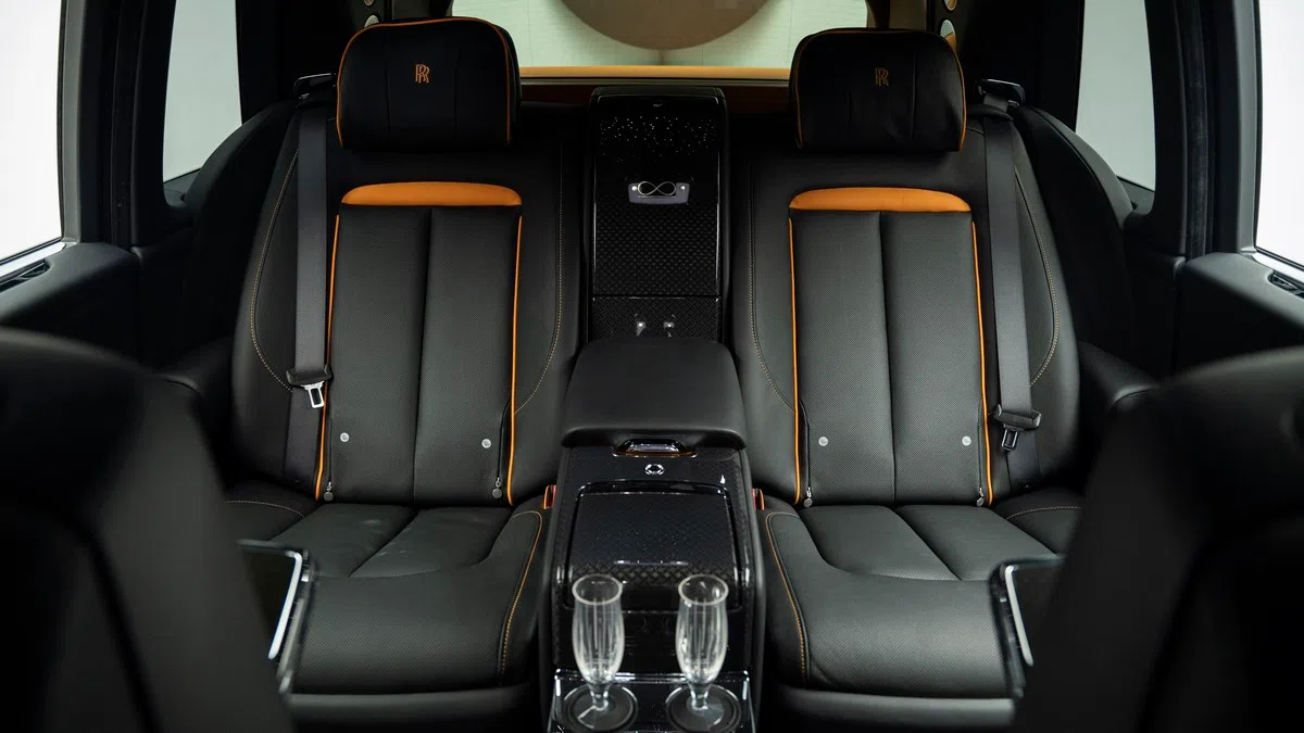 2021 Rolls Royce Cullinan Black Badge interior, seats