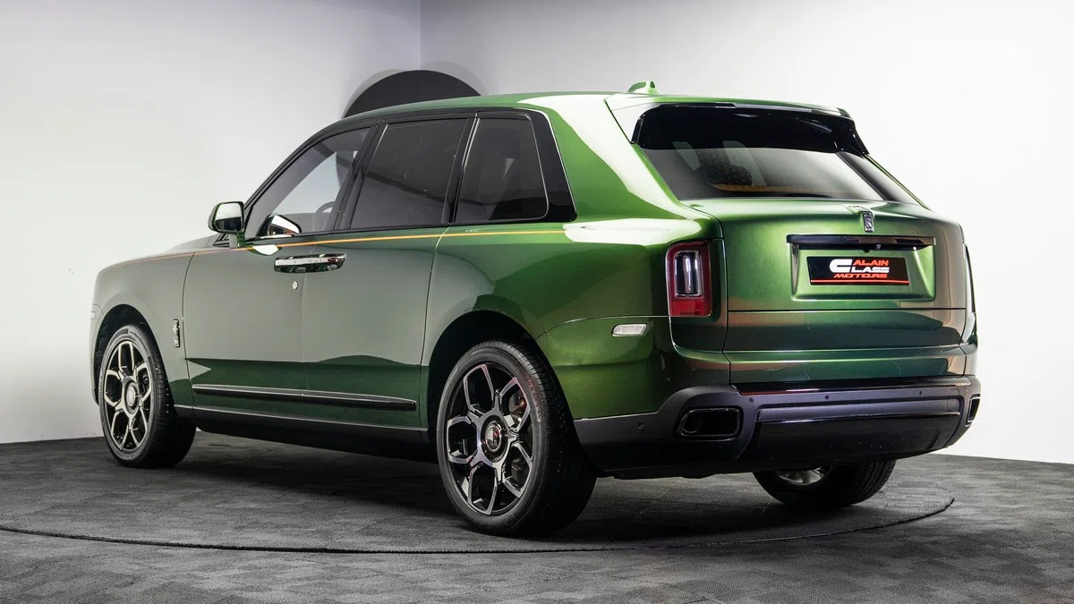 2021 Rolls Royce Cullinan Black Badge, rear three-quarter view