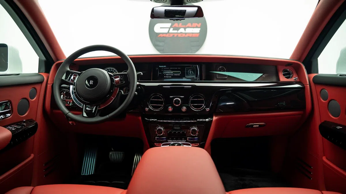 2022 Rolls Royce Phantom interior, dashboard