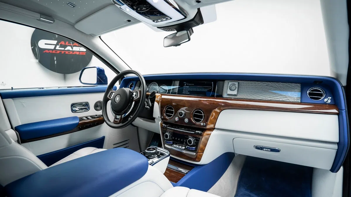 2019 Rolls Royce Phantom interior, dashboard