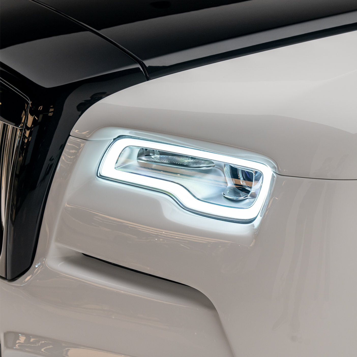 2021 ROLLS ROYCE DAWN BLACK BADGE, 17/18