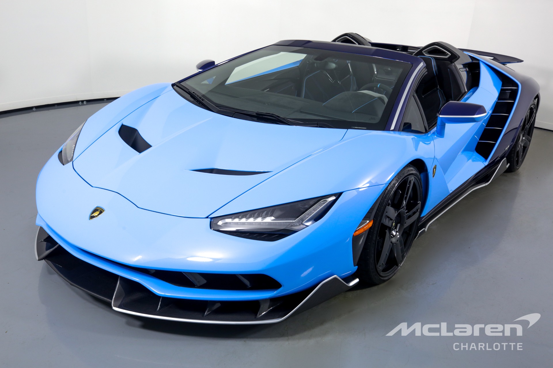 2017 LAMBORGHINI CENTENARIO, 3/21