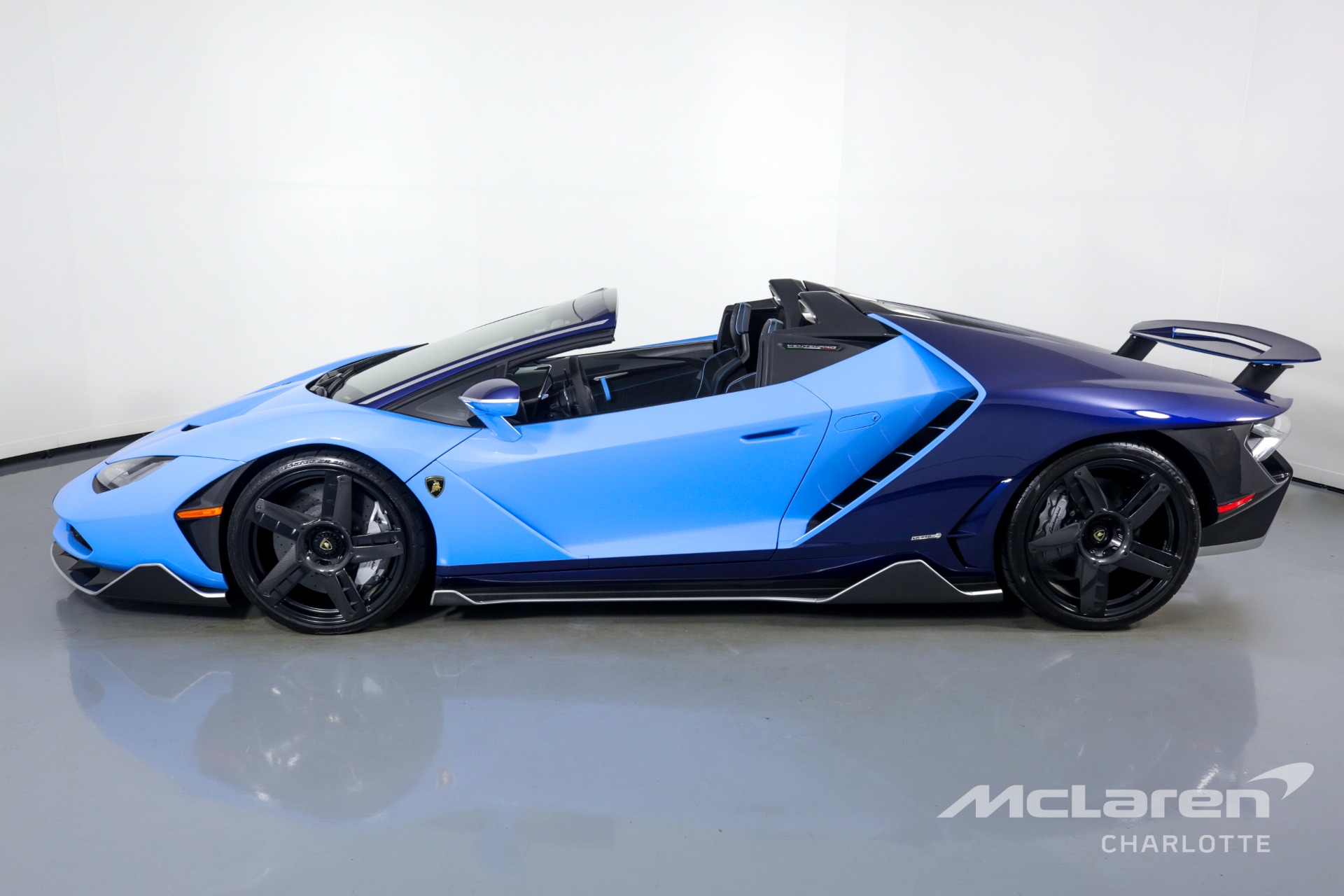 2017 LAMBORGHINI CENTENARIO, 5/21