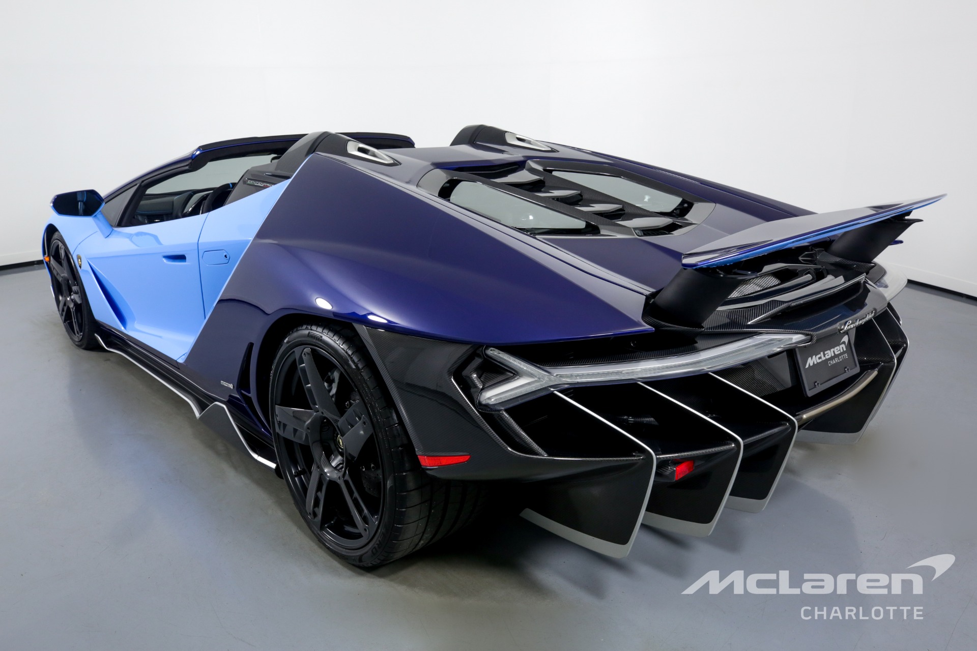 2017 LAMBORGHINI CENTENARIO, 6/21