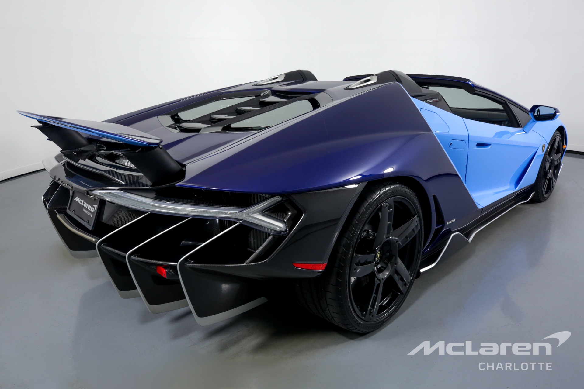 2017 LAMBORGHINI CENTENARIO, 8/21