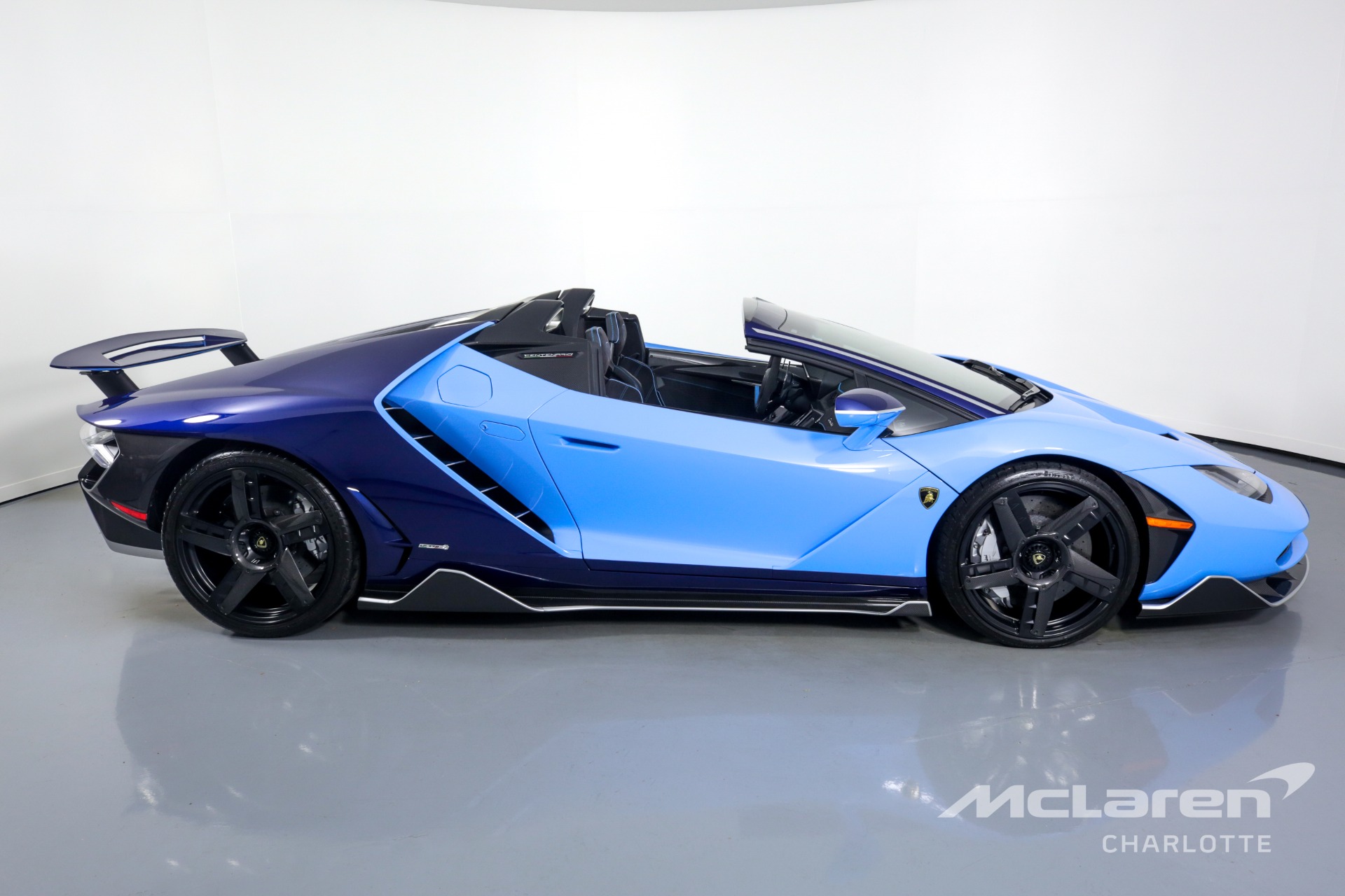 2017 LAMBORGHINI CENTENARIO, 9/21