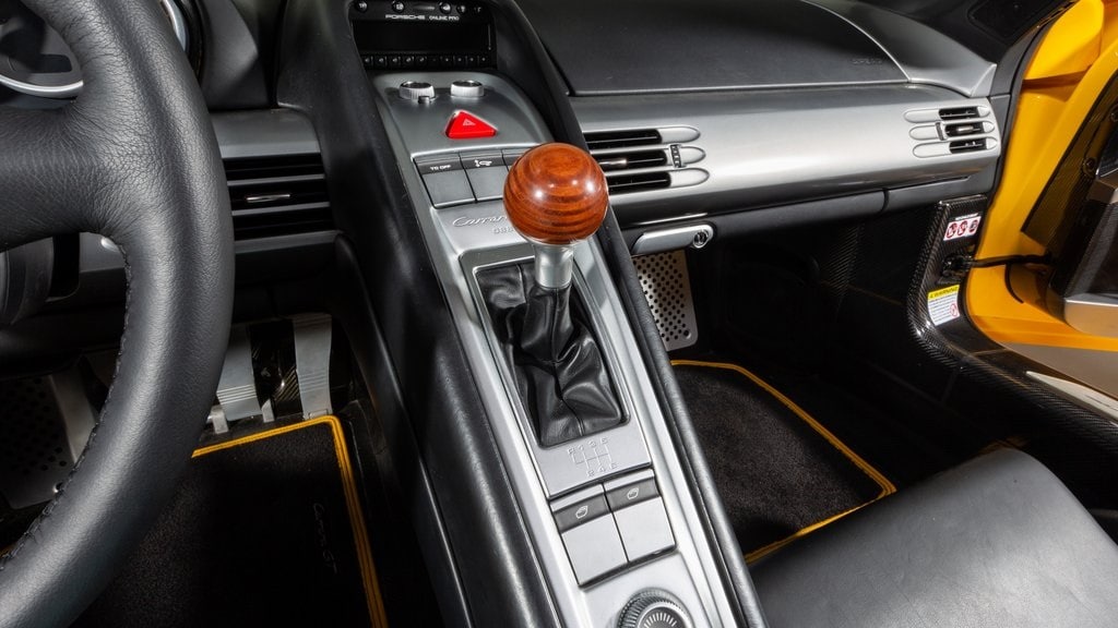2005 Porsche Carrera GT Base Coupe, 19/20
