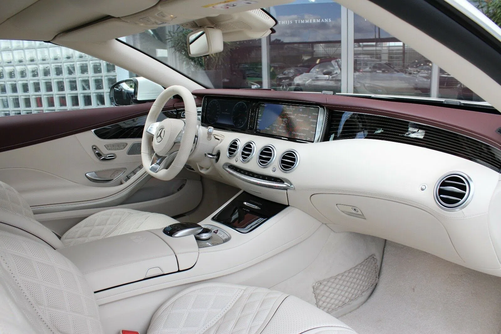 2017 Mercedes-Maybach S 650 Cabriolet 1 of 300 interior, White