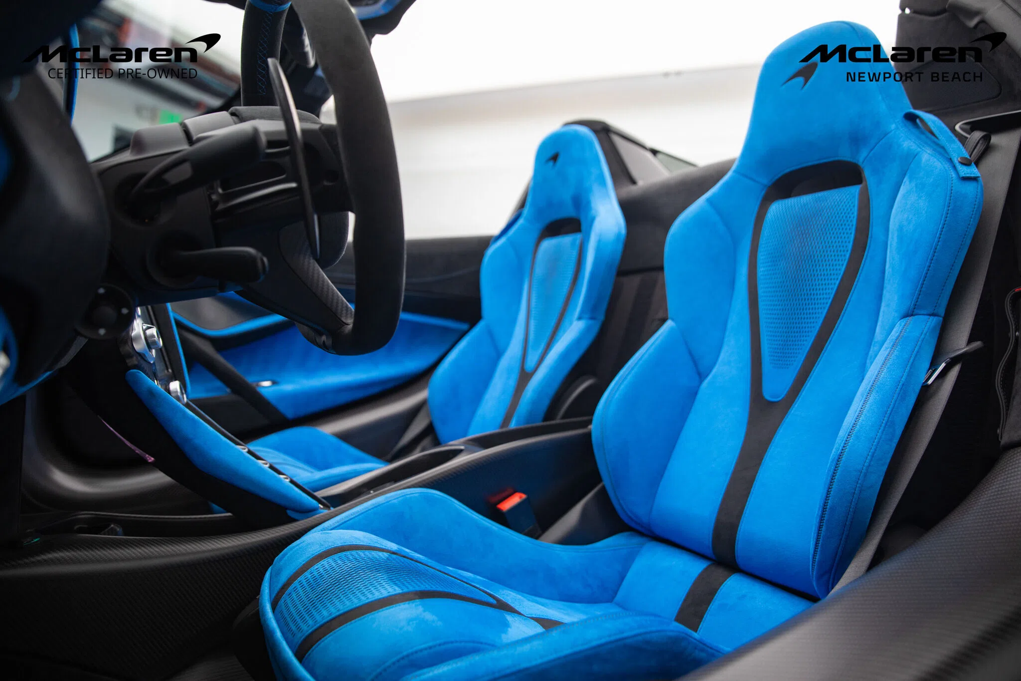 2022 McLaren 765LT interior, seats, Carbon Black/Dove Gray