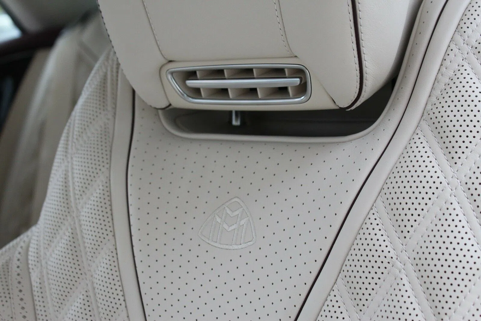 2017 Mercedes-Maybach S 650 Cabriolet 1 of 300 interior, seats, White