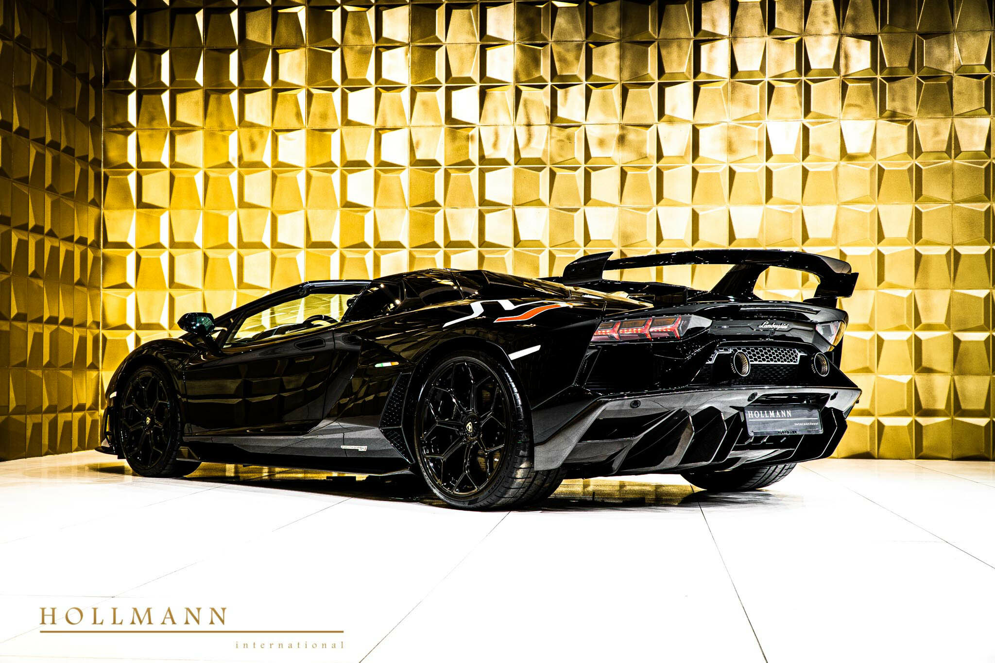 2020 Lamborghini Aventador SVJ Roadster, 4/17