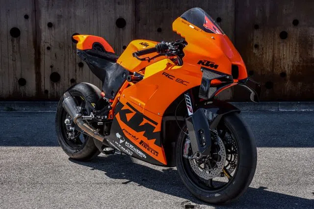 2022 KTM RC 8C