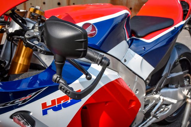 2015 HONDA RC213V-S - 1 OF 250, 8/18