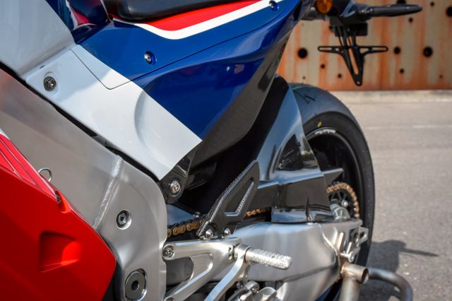 2015 HONDA RC213V-S - 1 OF 250, 14/18