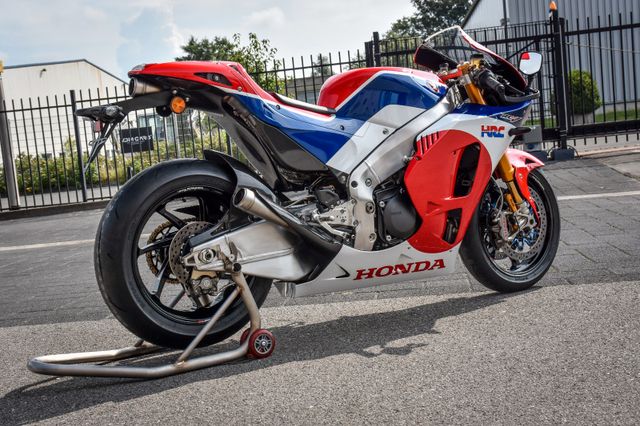 2015 HONDA RC213V-S - 1 OF 250, 18/18