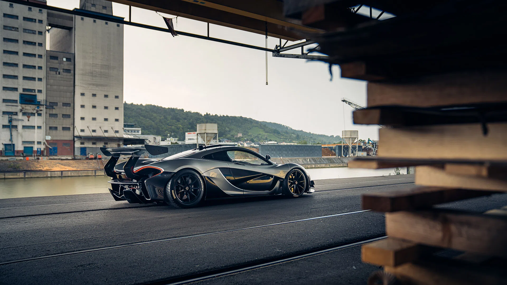 2015 MCLAREN P1 GTR for sale, exterior, Silber metallic