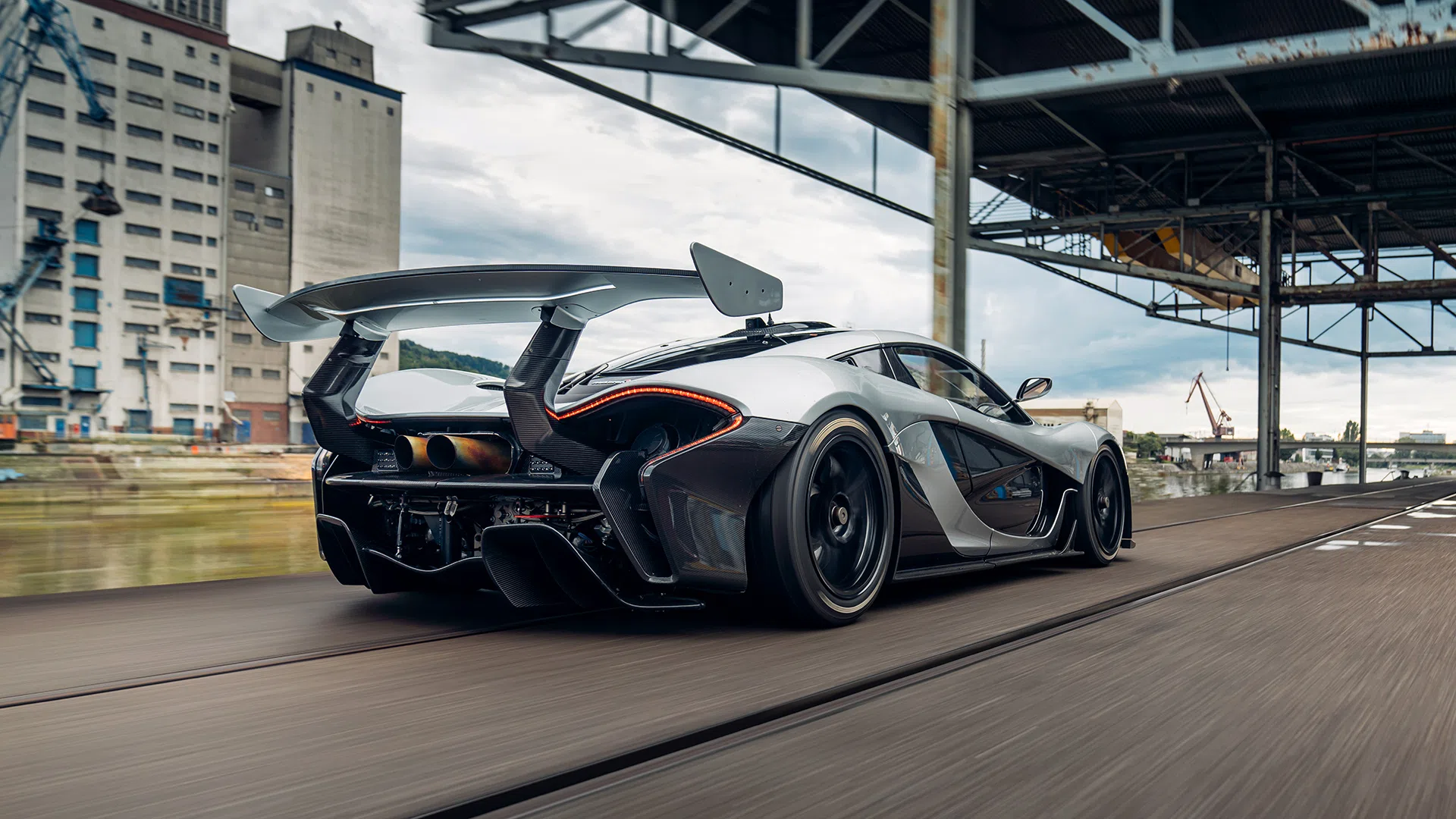2015 MCLAREN P1 GTR for sale, exterior, Silber metallic
