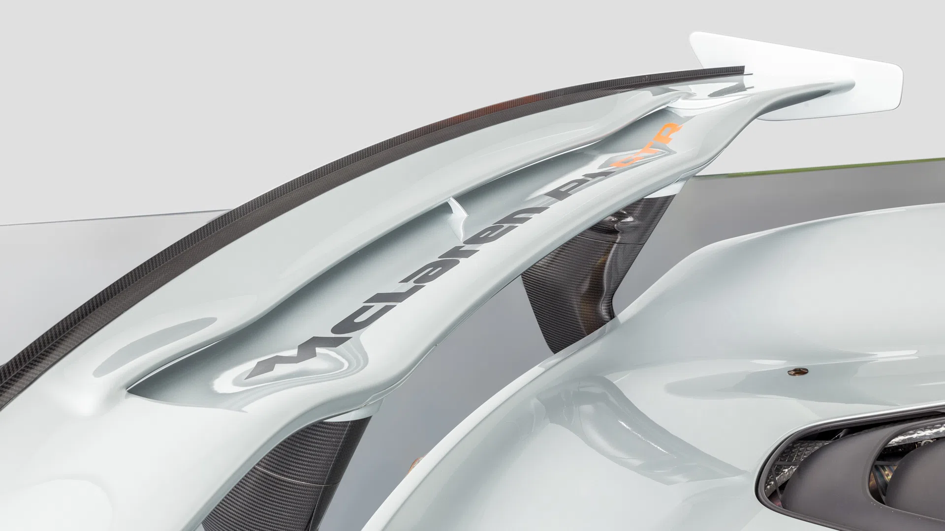 2015 MCLAREN P1 GTR for sale, exterior, Silber metallic