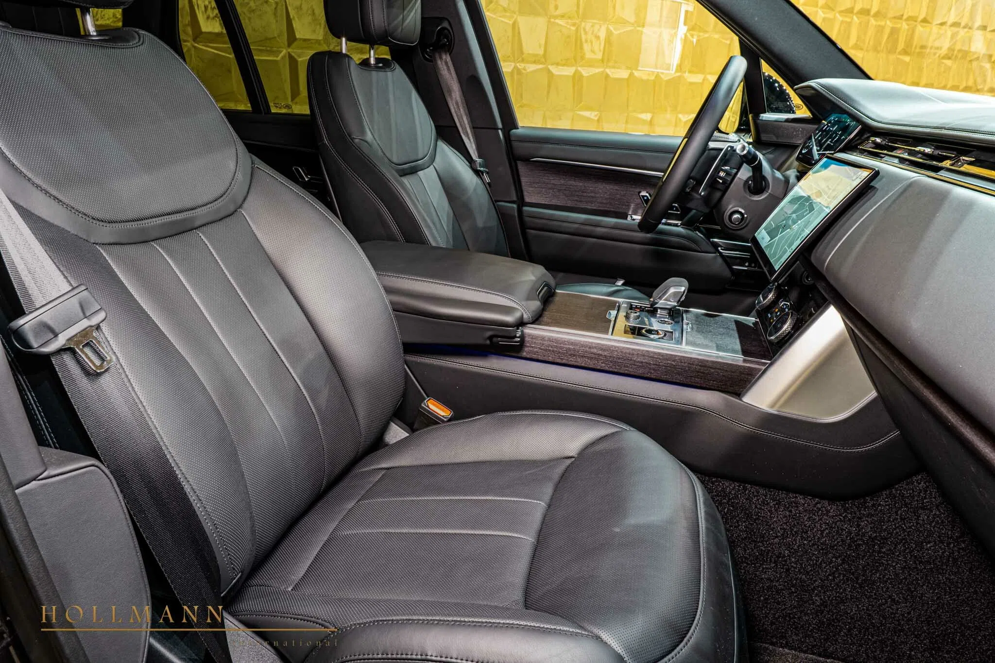 2022 Land Rover Range Rover D350 HSE interior, seats