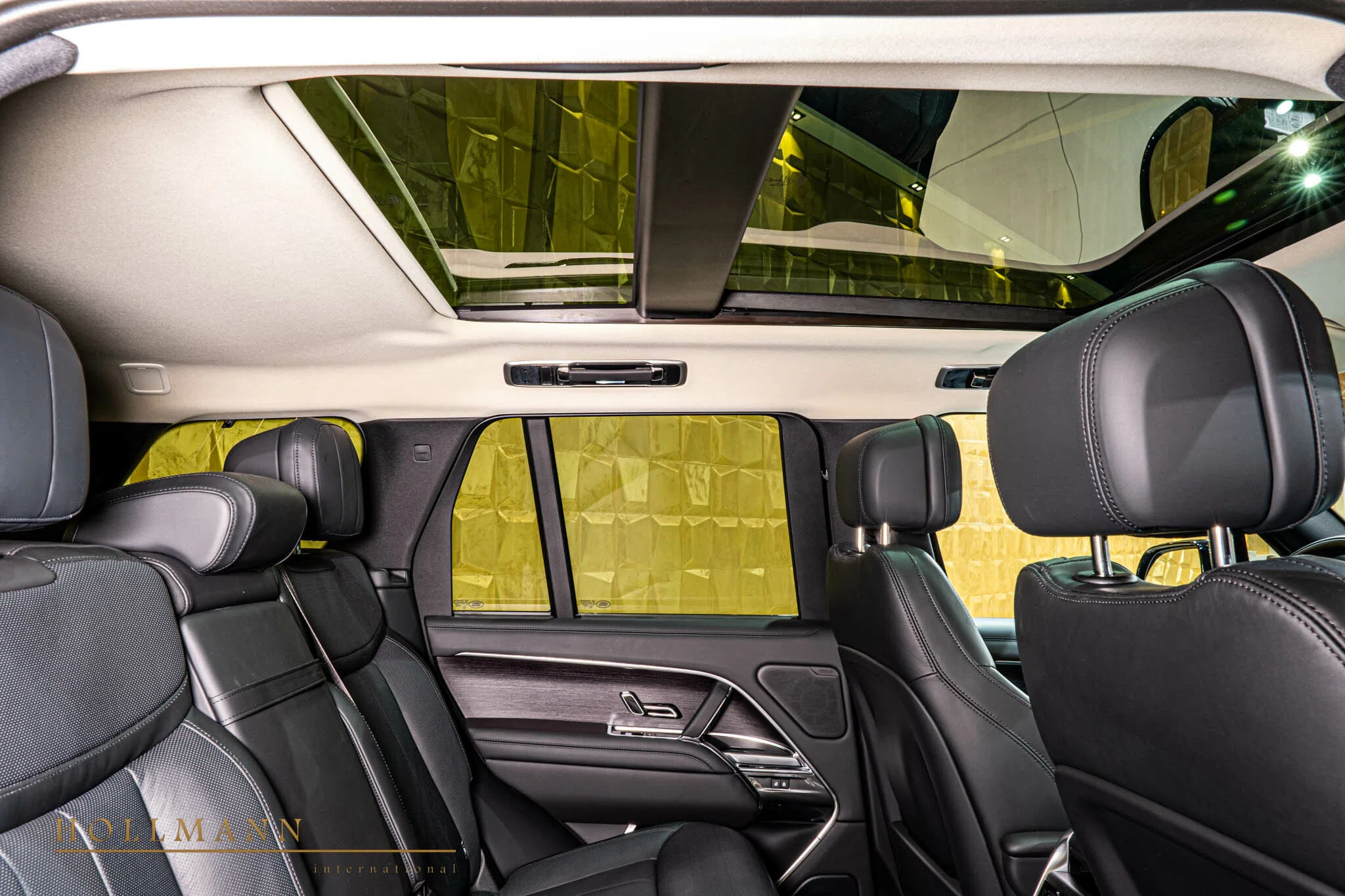 2022 Land Rover Range Rover D350 HSE interior, seats