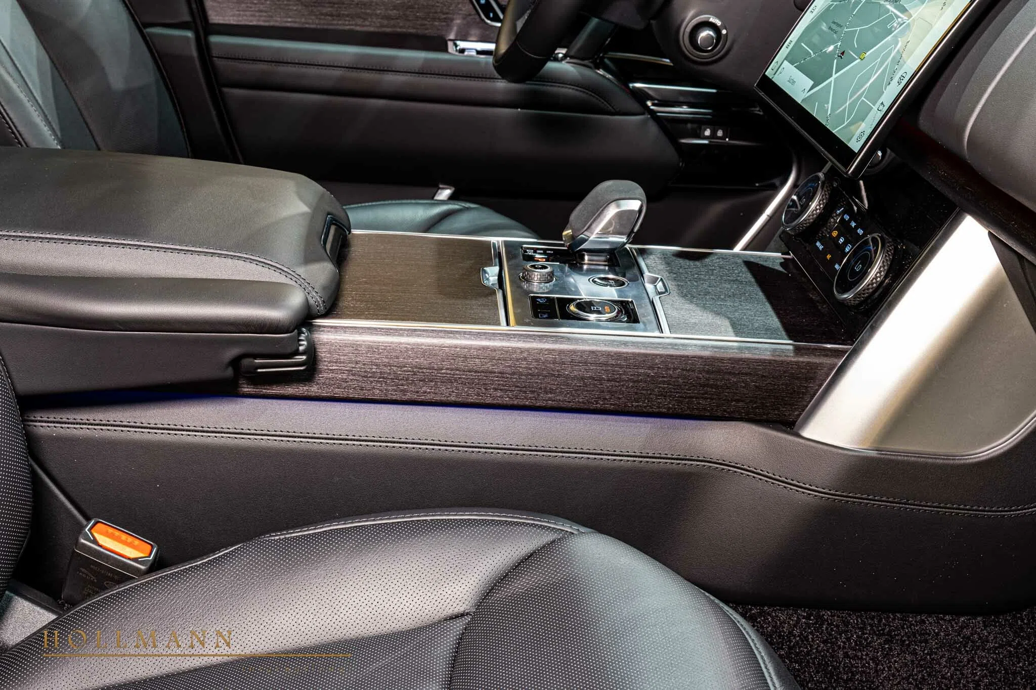 2022 Land Rover Range Rover D350 HSE interior