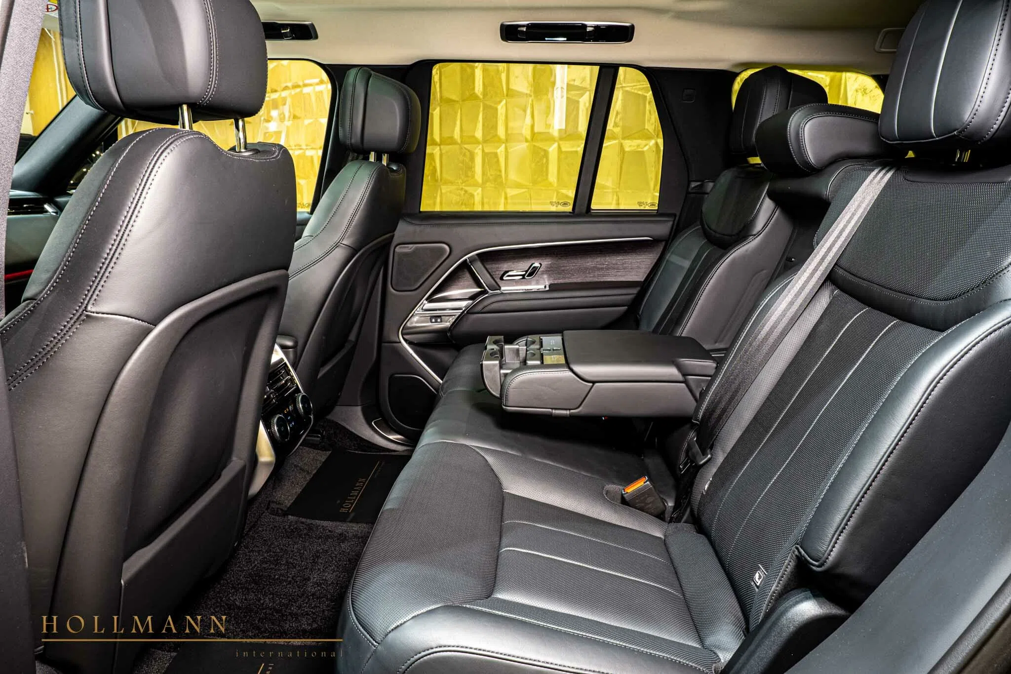 2022 Land Rover Range Rover D350 HSE interior, seats