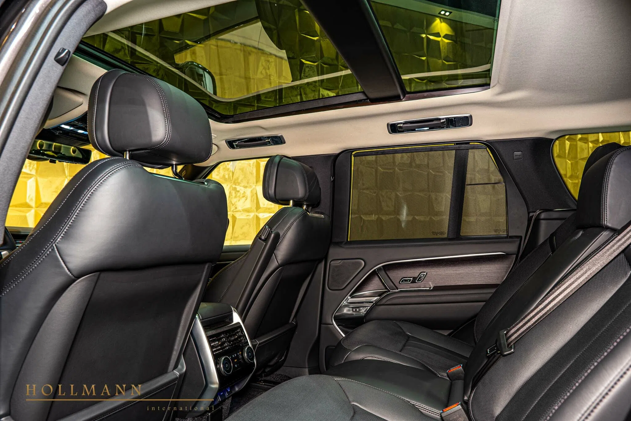 2022 Land Rover Range Rover 4.4 P530 HSE interior, seats