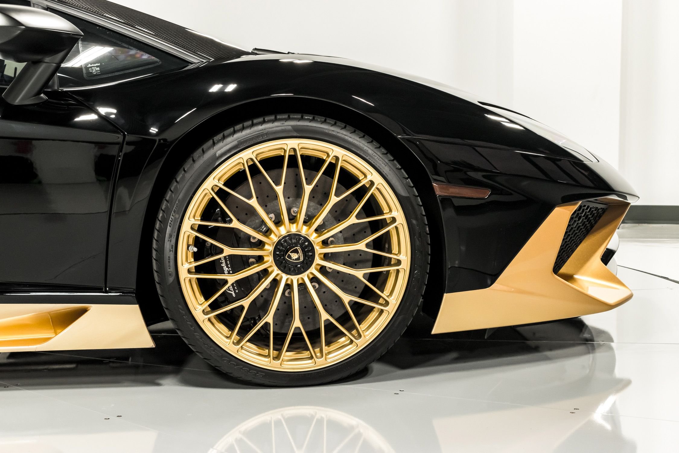 2017 Lamborghini Aventador SV LP 750-4, 7/28