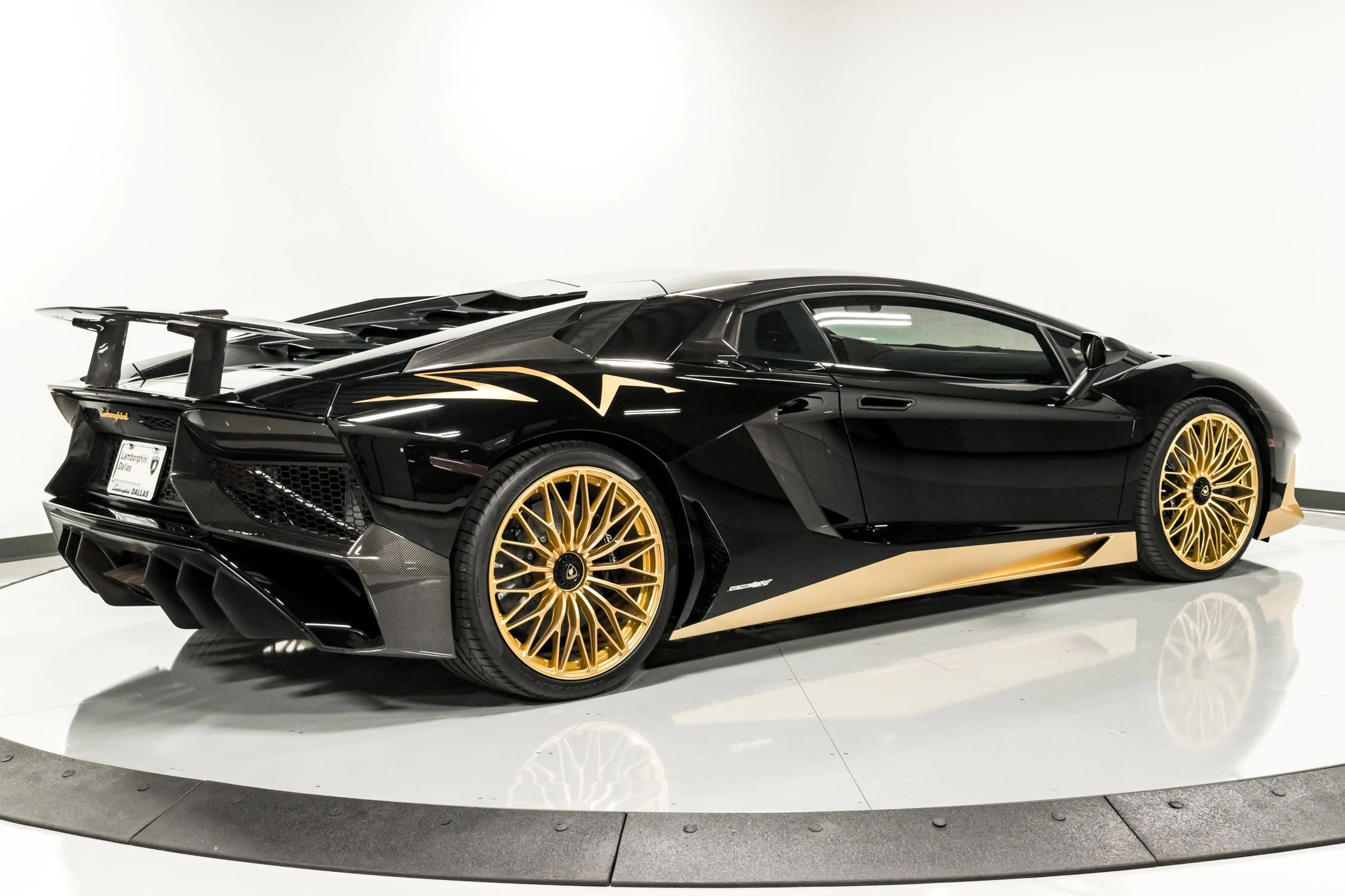 2017 Lamborghini Aventador SV LP 750-4, 19/28