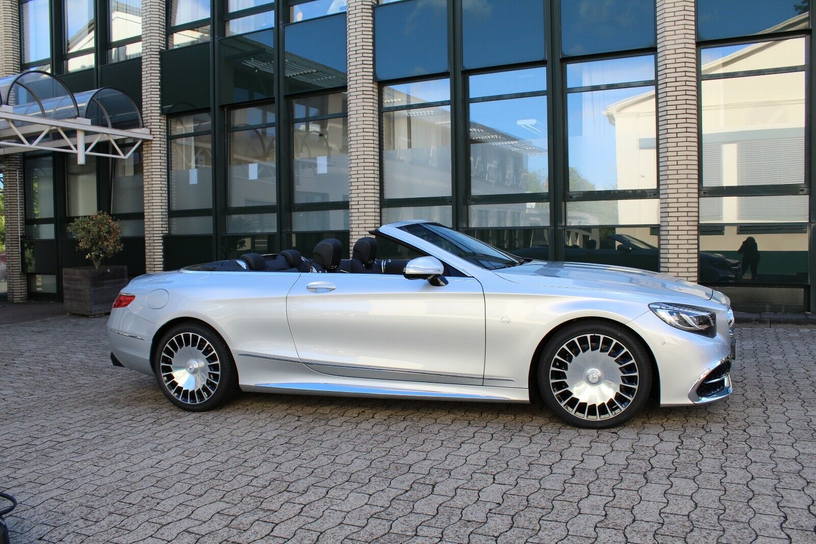 2019 Mercedes-Maybach S 650 Cabriolet 1 of 300, 4/15