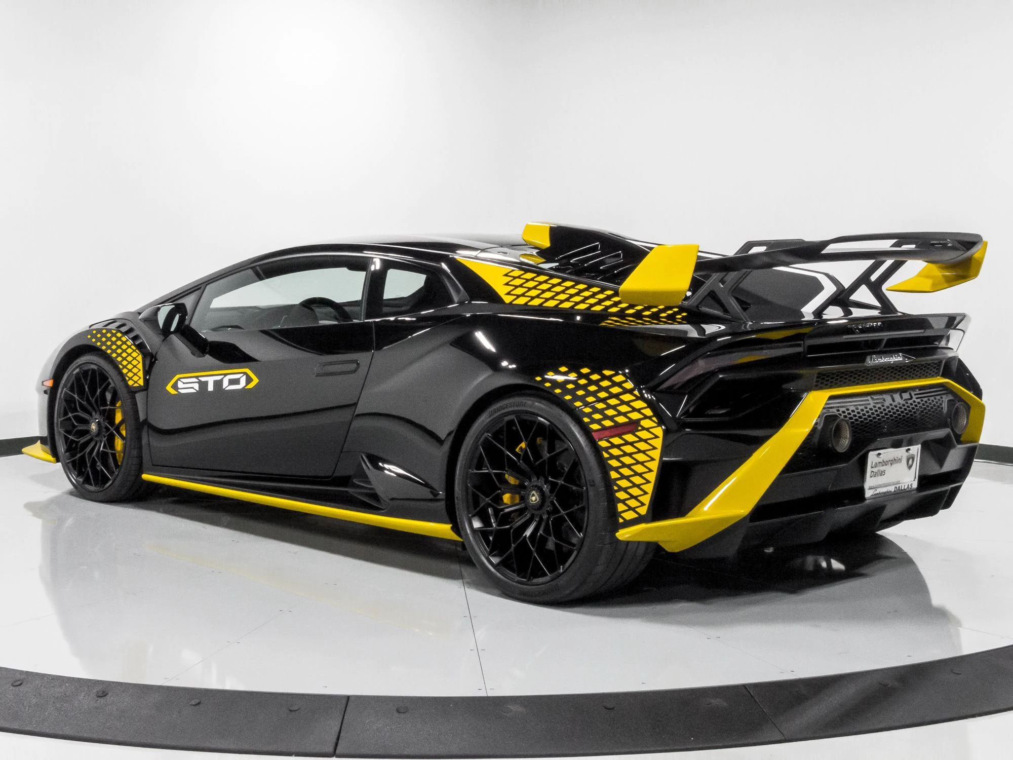 2022 Lamborghini Huracan STO