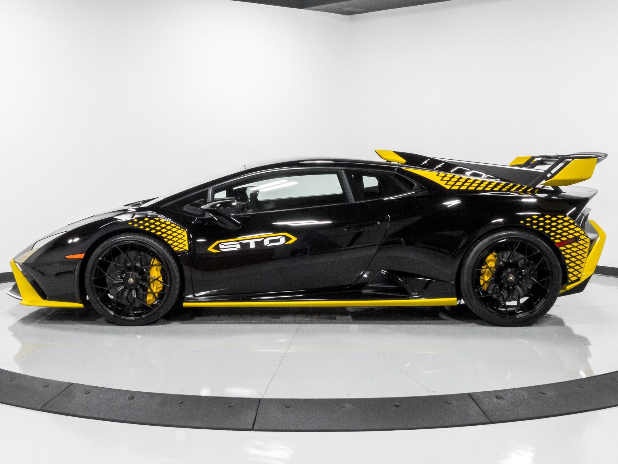 2022 Lamborghini Huracan STO, 14/17