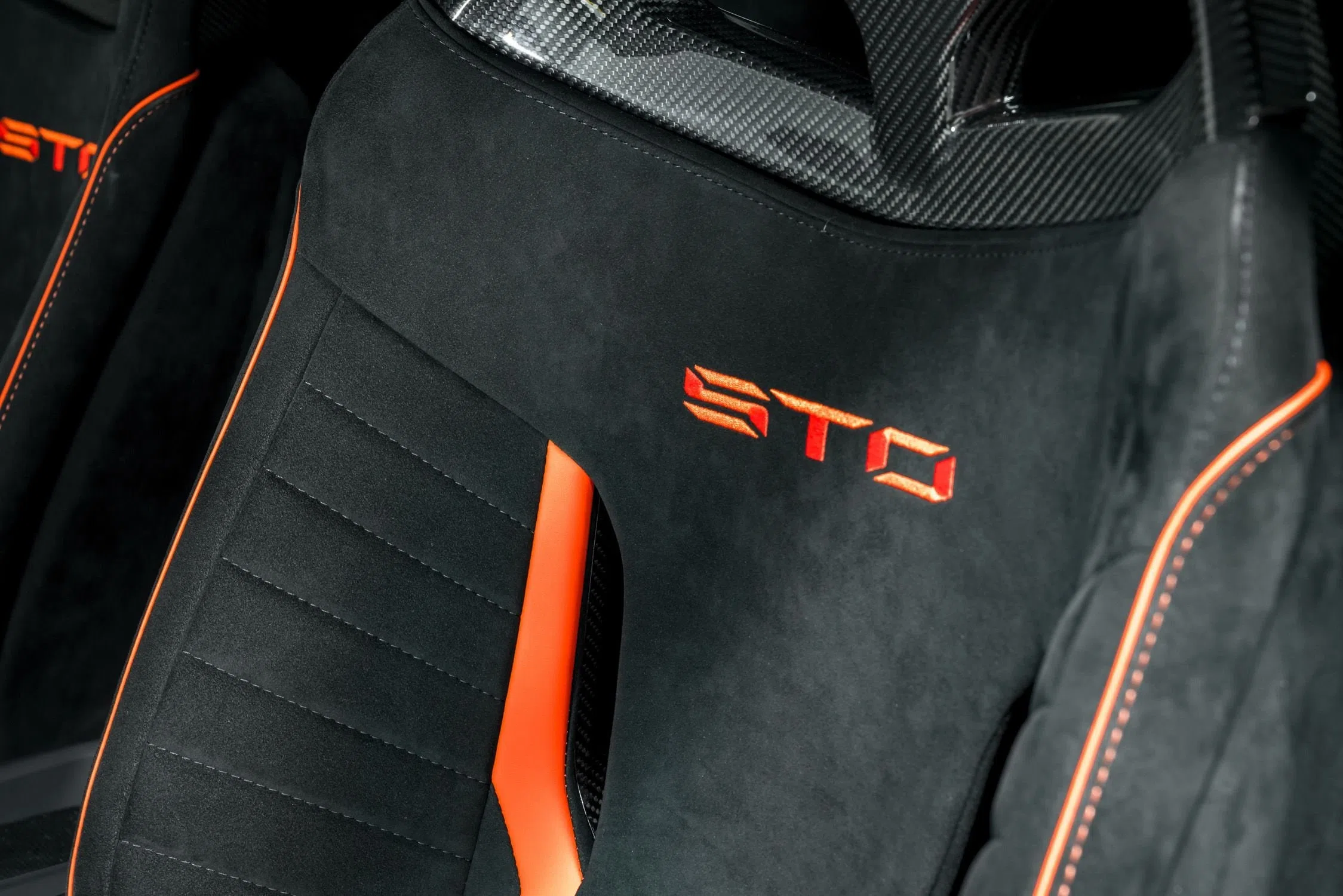 2022 Lamborghini Huracan STO interior