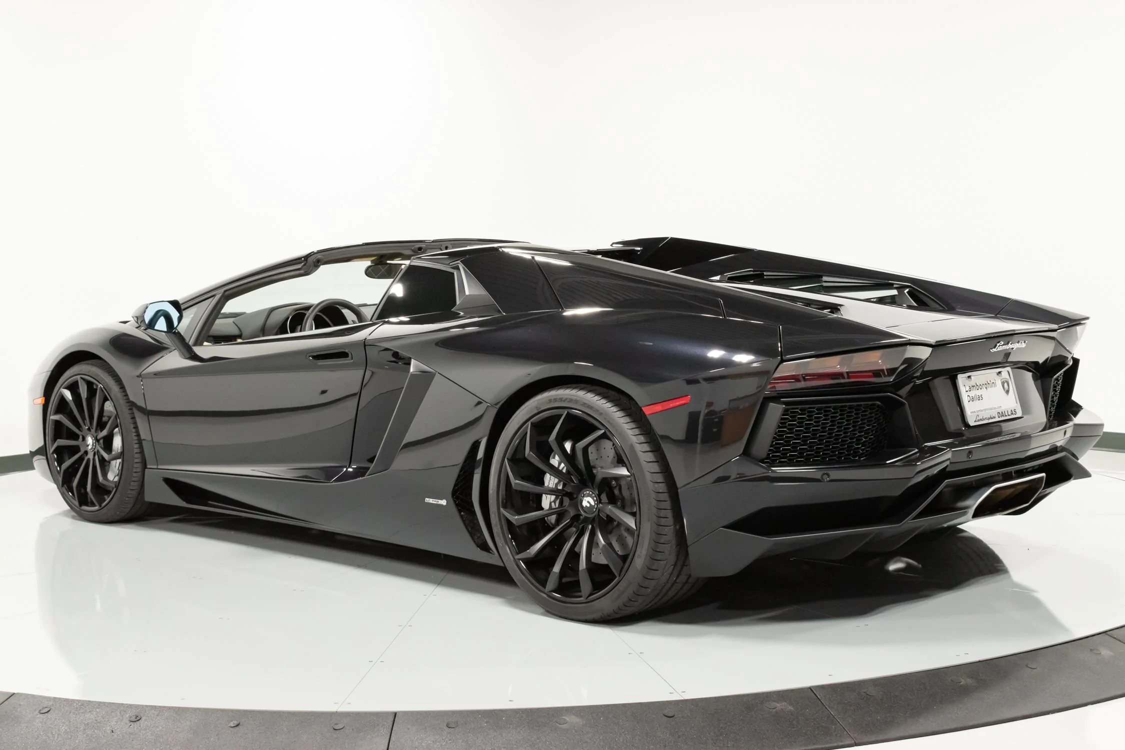 2016 Lamborghini Aventador Roadster