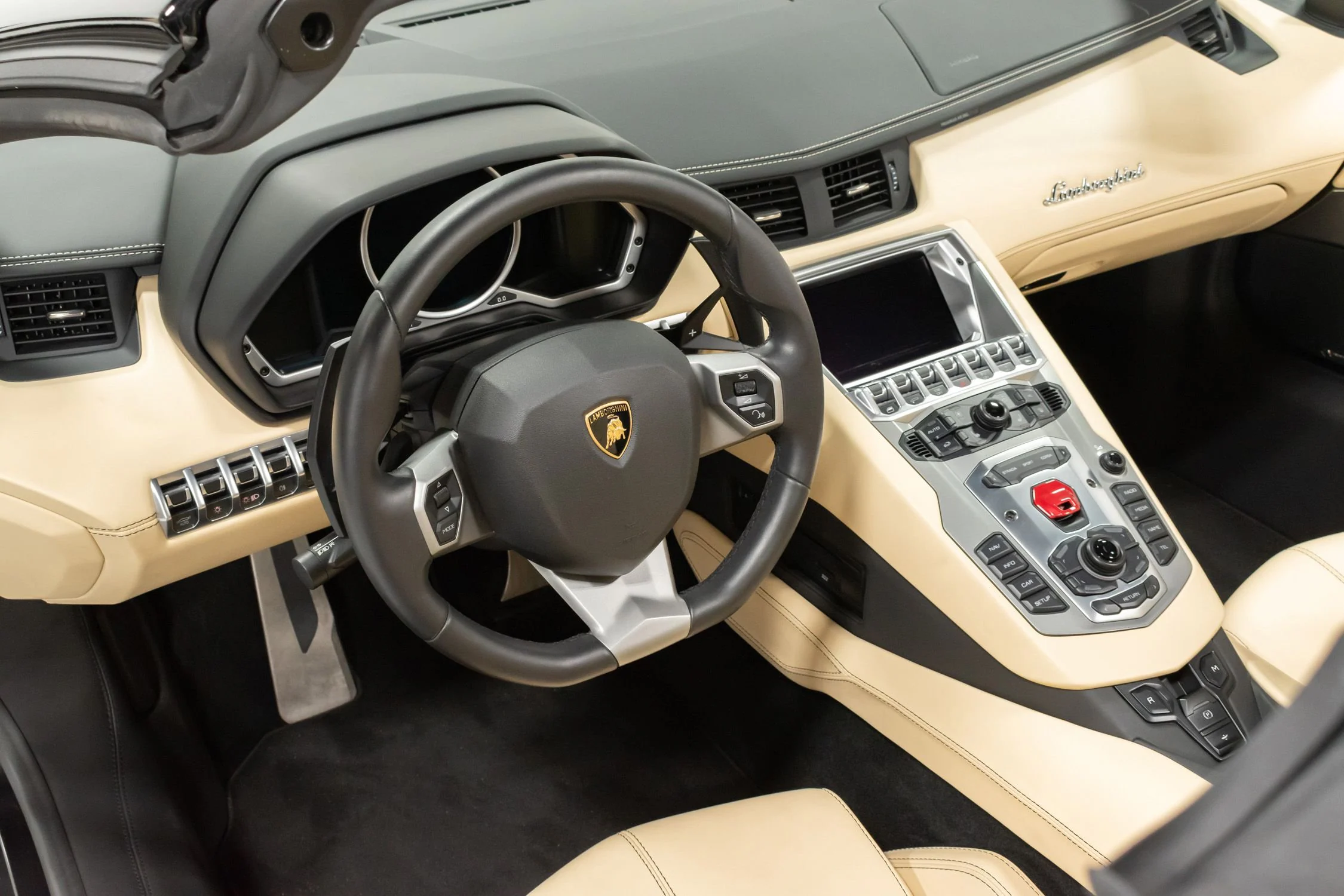 2016 Lamborghini Aventador Roadster, 2/15
