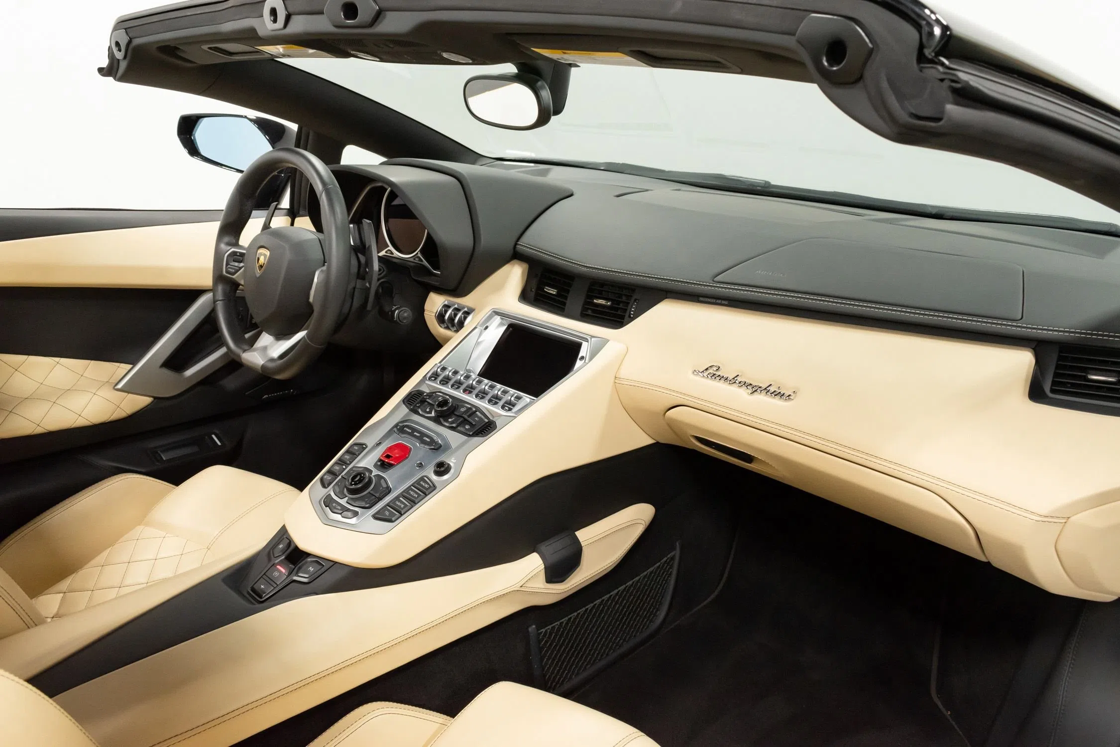 2016 Lamborghini Aventador Roadster interior, dashboard