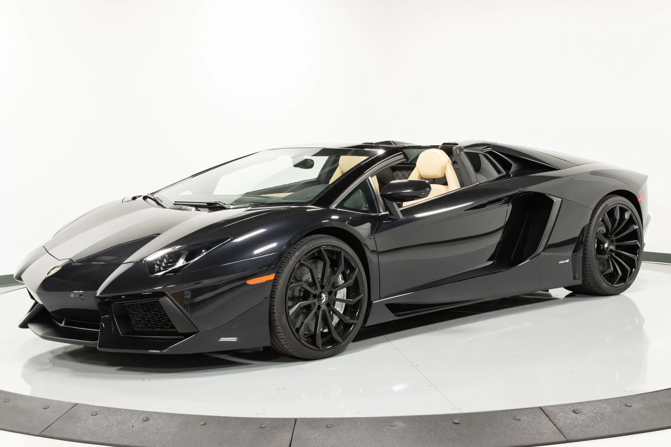 2016 Lamborghini Aventador Roadster, 5/15
