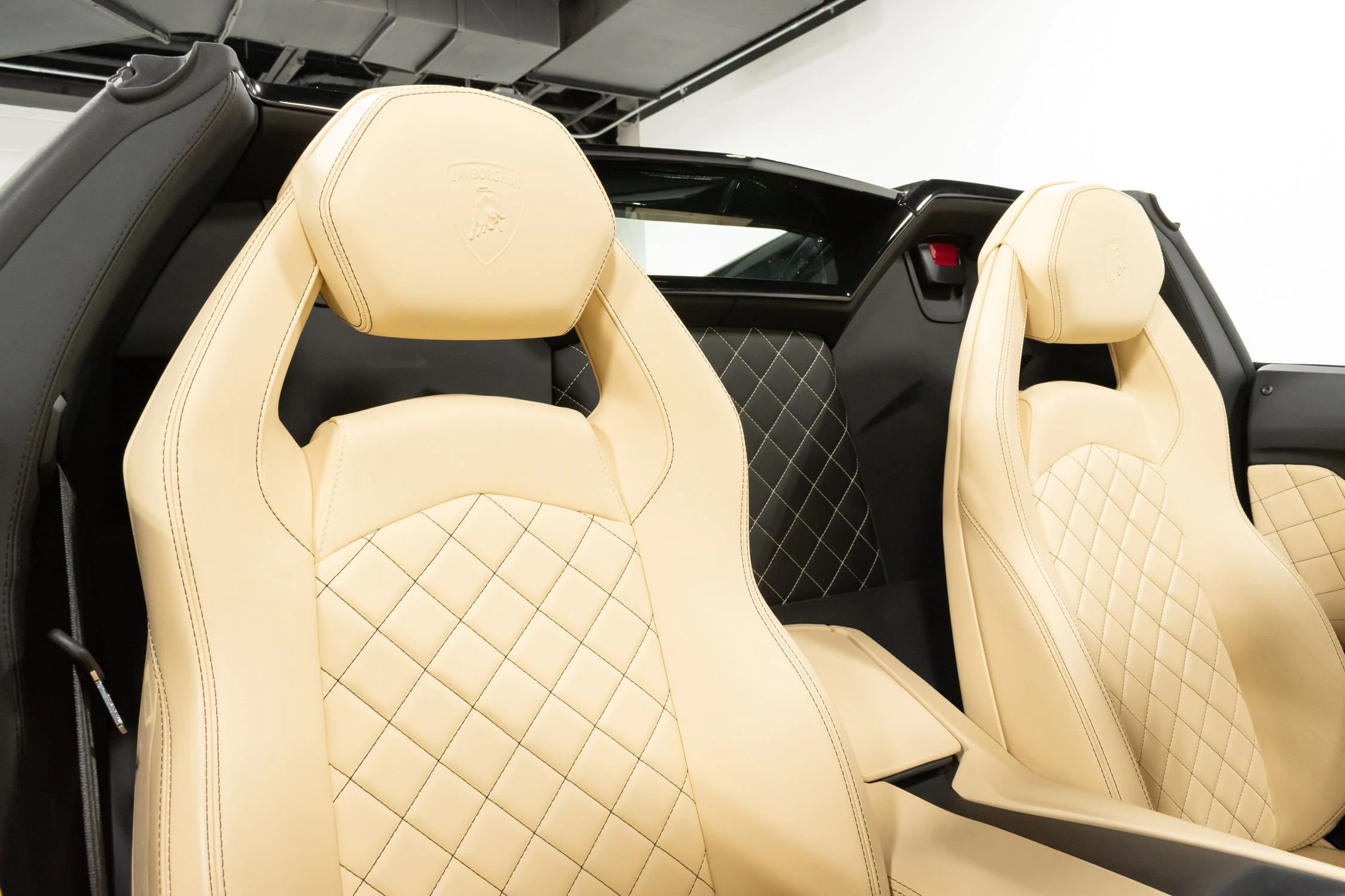 2016 Lamborghini Aventador Roadster, 6/15
