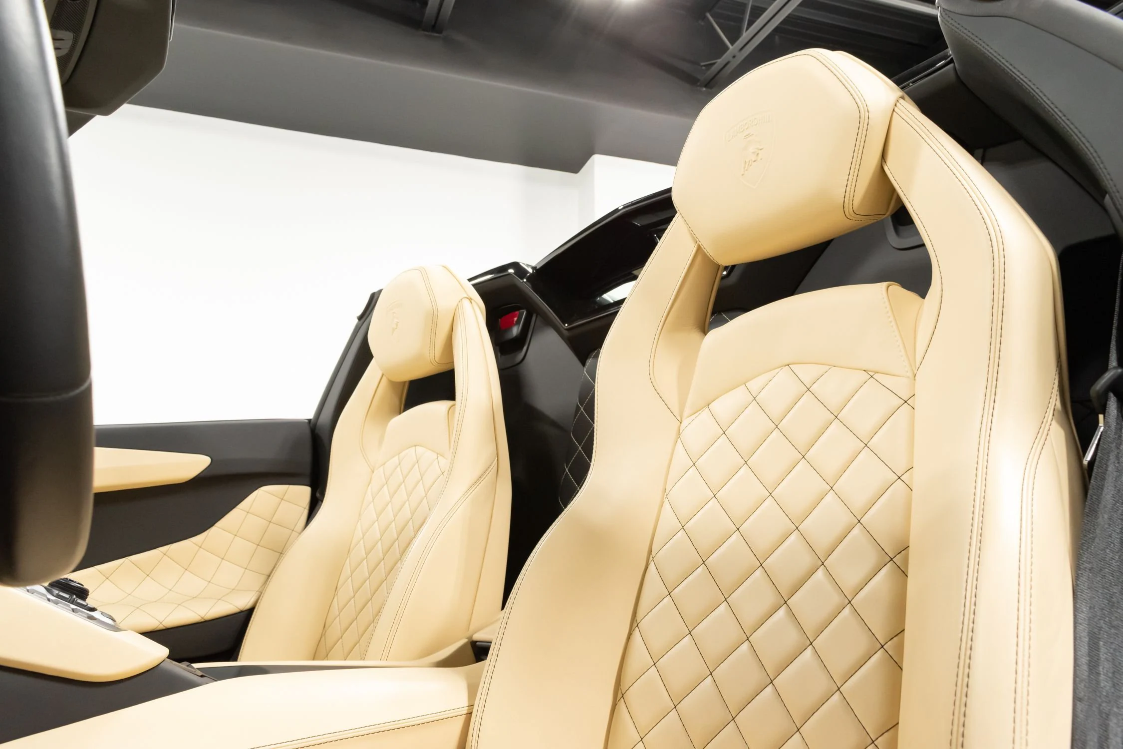 2016 Lamborghini Aventador Roadster, 9/15