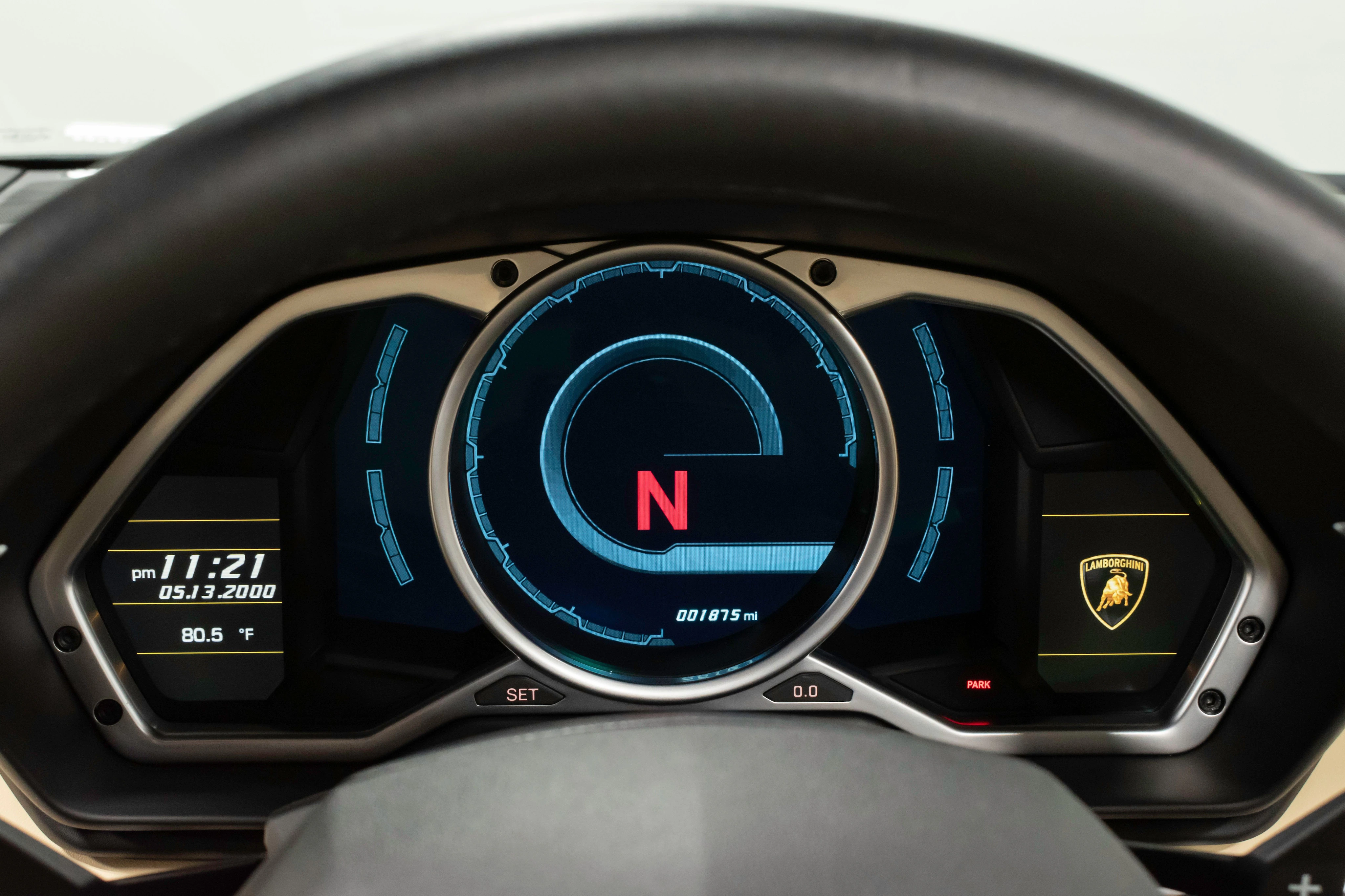 2016 Lamborghini Aventador Roadster, 10/15