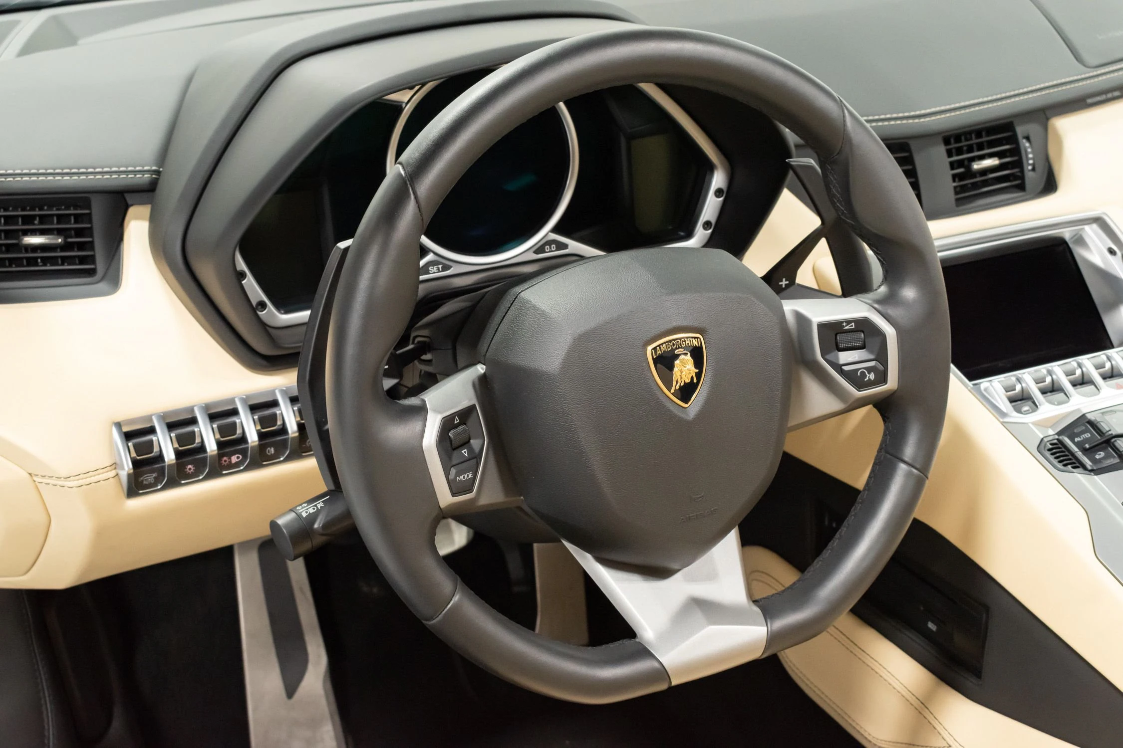 2016 Lamborghini Aventador Roadster, 11/15