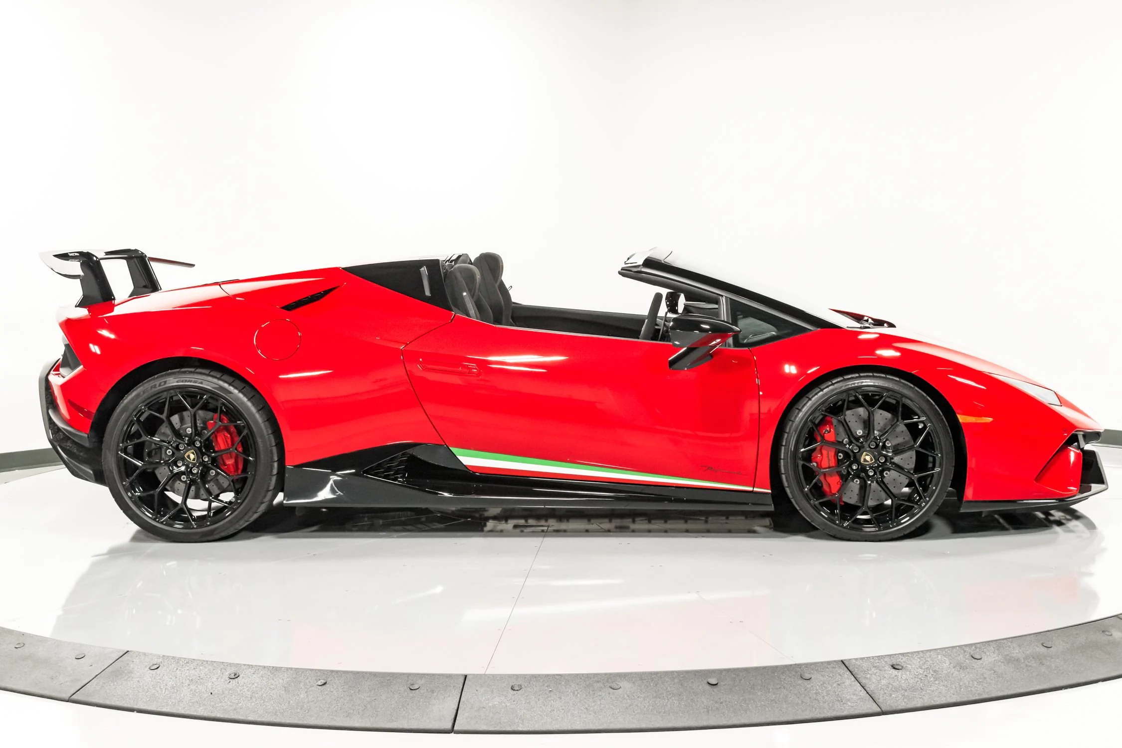 2018 Lamborghini Huracan Performante Spyder, 2/15